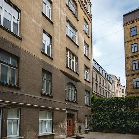 Brand-new 4br For 8 - Quiet & Easy 1st Floor Appartement *
