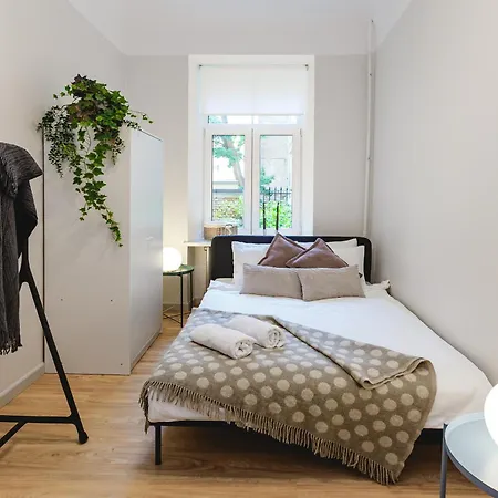 Brand-new 4br For 8 - Quiet & Easy 1st Floor Appartement