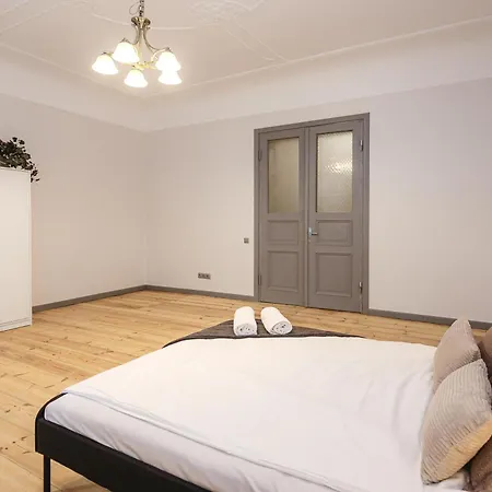 Brand-new 4br For 8 - Quiet & Easy 1st Floor Appartement Riga