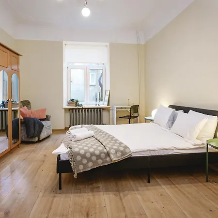 Brand-new 4br For 8 - Quiet & Easy 1st Floor Appartement *