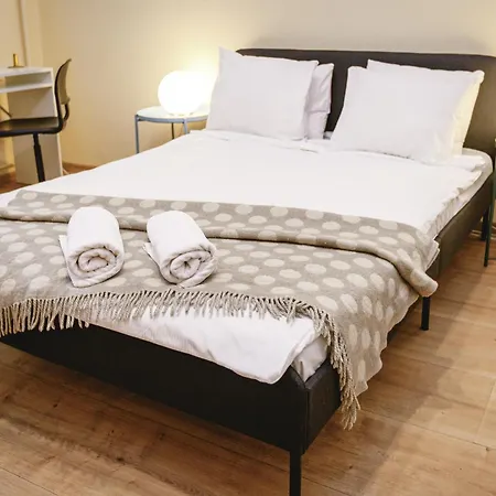 Brand-new 4br For 8 - Quiet & Easy 1st Floor Appartement Riga