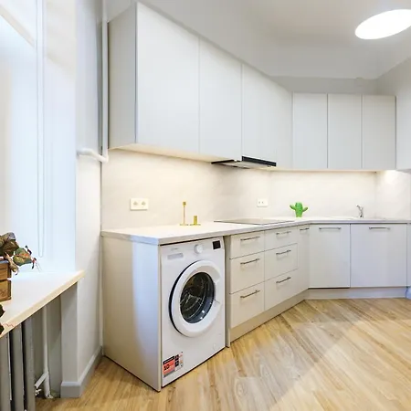 Brand-new 4br For 8 - Quiet & Easy 1st Floor