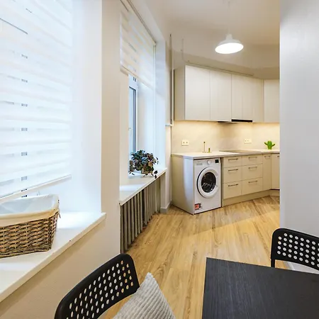 Brand-new 4br For 8 - Quiet & Easy 1st Floor