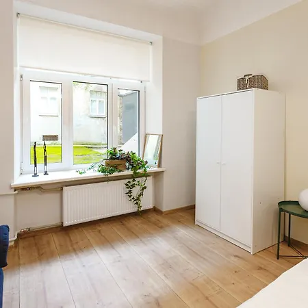 Brand-new 4br For 8 - Quiet & Easy 1st Floor Appartement