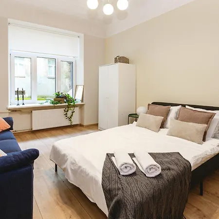 Brand-new 4br For 8 - Quiet & Easy 1st Floor Appartement *