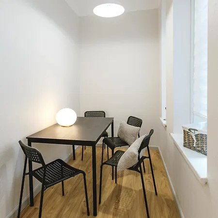 Brand-new 4br For 8 - Quiet & Easy 1st Floor Appartement